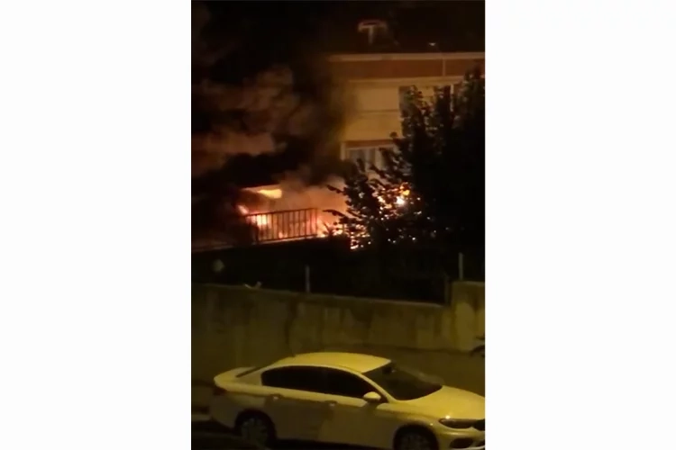 İstanbul’da üvey kardeş dehşeti: Benzin döküp yaktı haberinin görseli