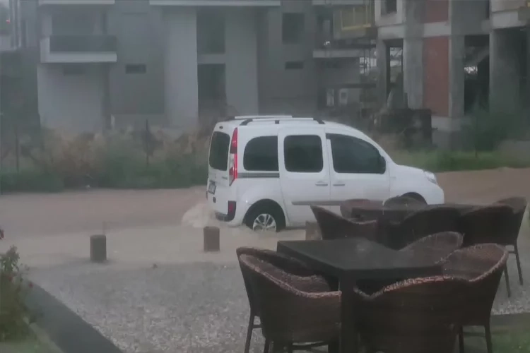 Denizli’de yollar göle döndü haberinin görseli