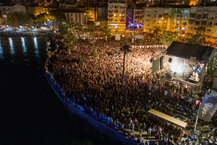 37. Dikili Kültür, Demokrasi ve Emek Festivali'nde Uğur Mumcu anması haberinin görseli