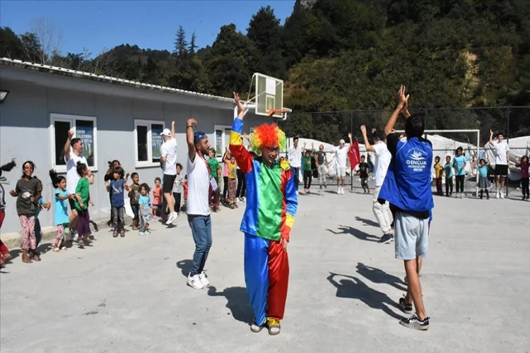 Tarım işçilerinin çocukları onların sayesinde güldü