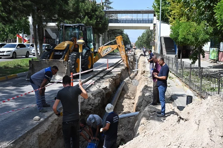 3 bölgeye içme suyu sağlayan boru hattında yenilendi