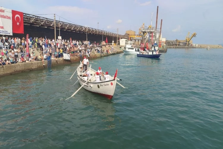İnebolu Denk Kayığı deniz şenliklerinde göz doldurdu haberinin görseli