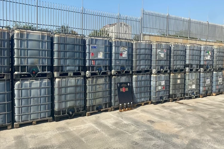 İstanbul'da 2 ayda 243 ton kaçak akaryakıt ele geçirildi haberinin görseli