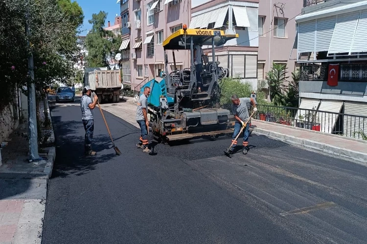 Karabağlar'da asfalt çalışmaları sürüyor