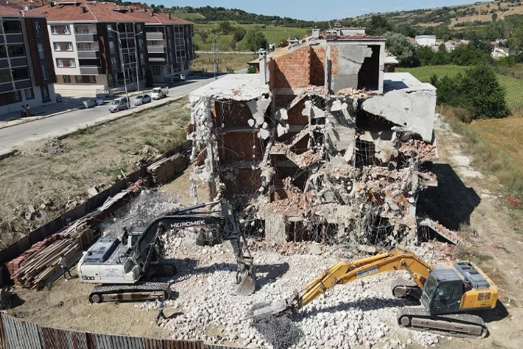 Tekirdağ’da müteahhit, depreme dayanıksız milyonluk sitelerini yıktırdı haberinin görseli