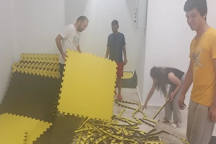 Fedakar öğretmenler okulu baştan aşağı temizledi haberinin görseli