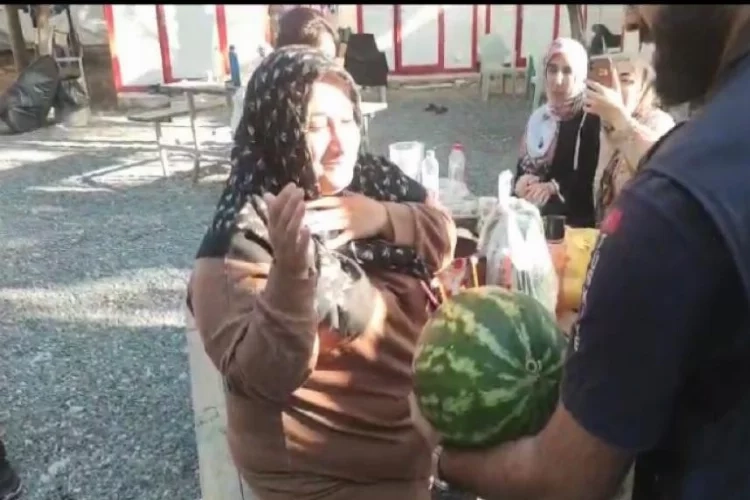 Diyarbakır’da kadın izciye karpuzlu doğum günü sürprizi haberinin görseli