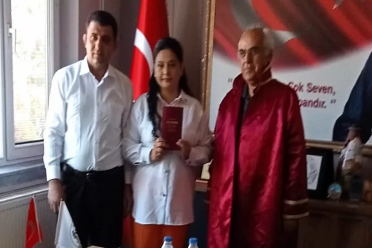 Denizli’de tuhaf olay: Gelini olacakken dolandırıcısı oldu haberinin görseli