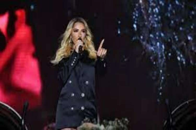 Hadise Menemen' i yıktı geçti haberinin görseli