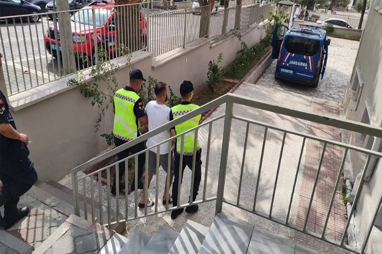 Jandarmadan kiralık eve uyuşturucu baskını haberinin görseli
