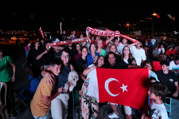 Şampiyonluk coşkusu Merkezefendi’de kutlandı