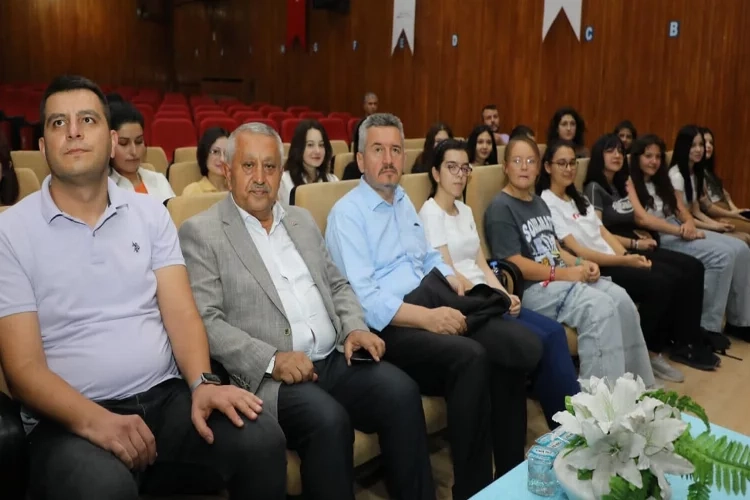 Afyonkarahisar’da tiyatro kursları sona erdi haberinin görseli