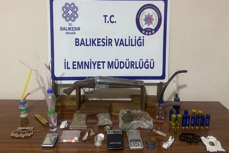 Balıkesir'de aranan kişiler tutuklandı haberinin görseli