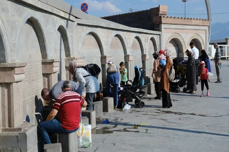 Erzincan’ın ekşi suyuna yoğun ilgi haberinin görseli