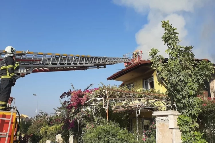 Hatay’da ev yangını çıktı