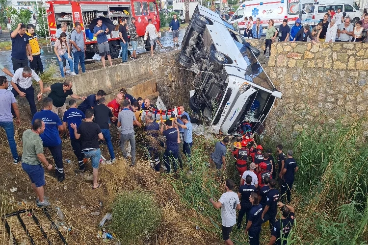 Muğla'da feci trafik kazası: 23 yaralı