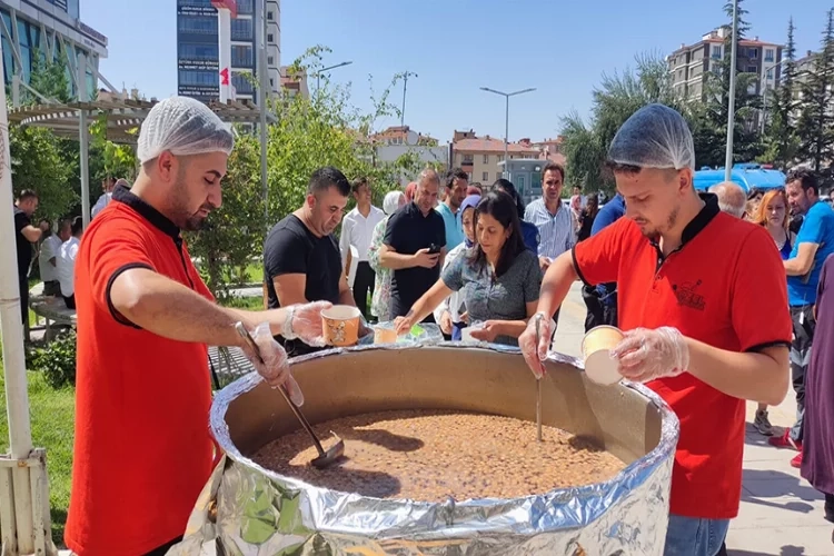 Niğde’de aşure ikramı haberinin görseli