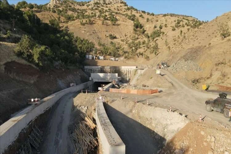 Şırnak'ta yol yapım çalışması haberinin görseli