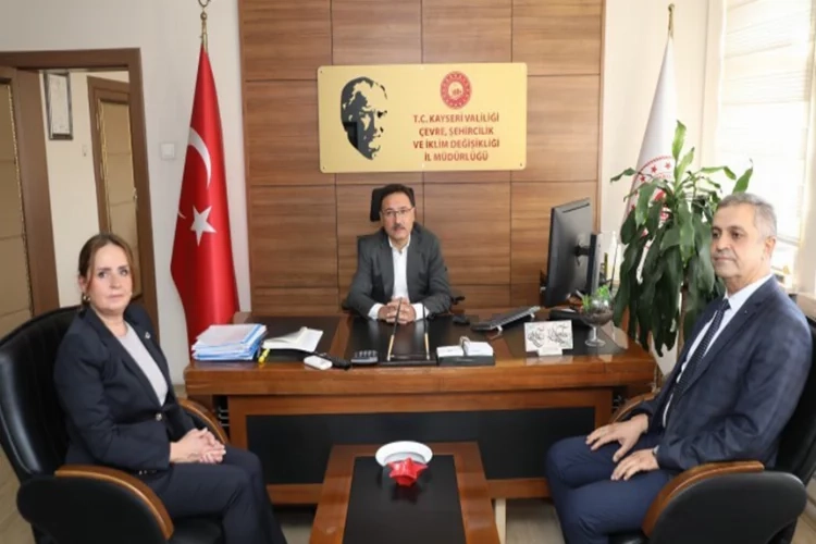 Vali Çiçek, Çevre Şehircilik ve İklim Değişikliği İl Müdürlüğü'nü ziyaret etti haberinin görseli