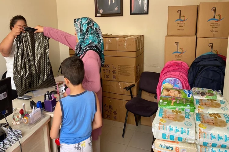 Bayraklı’dan öğrencilere kırtasiye desteği haberinin görseli