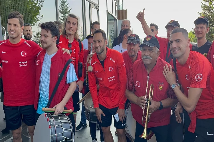 A Milli Takım, Eskişehir’de Bando Eses ile karşılandı haberinin görseli