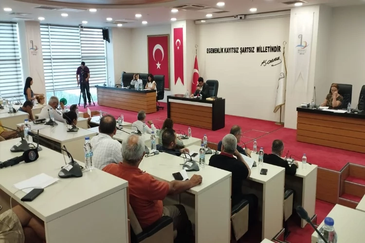 Bayraklı’da ‘komisyon’ gerilimi: CHP’de çatlak! haberinin görseli