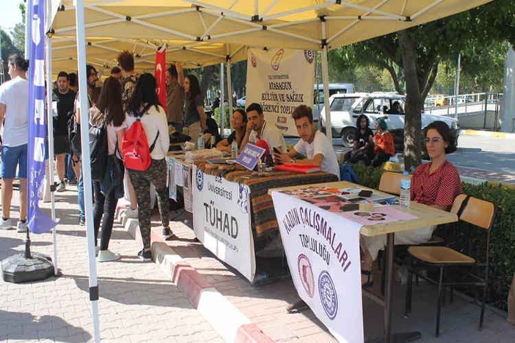 Ege Üniversitesi öğrenci toplulukları yeni üyelerini bekliyor haberinin görseli