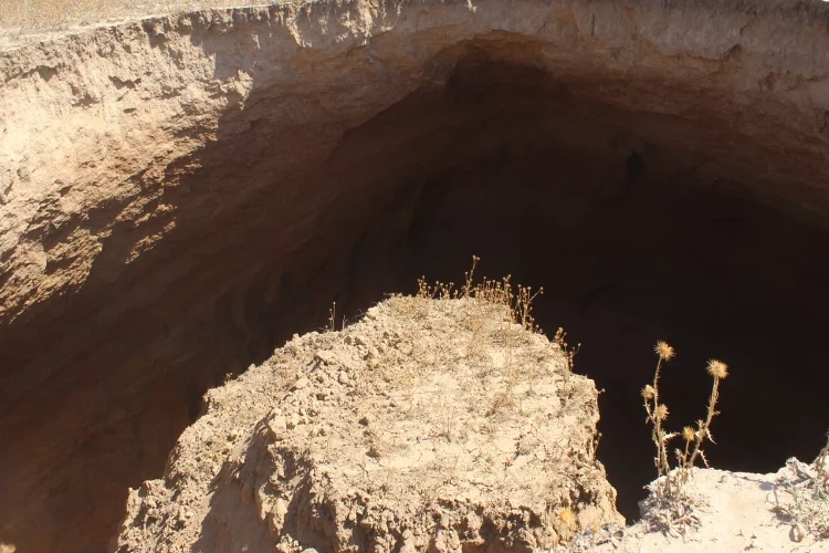 Konya'da yeni bir obruk meydana geldi: 20 metrelik