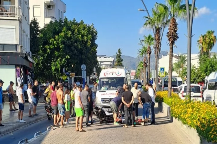Sürücüsünün ani fren yaptığı motosiklet takla attı haberinin görseli