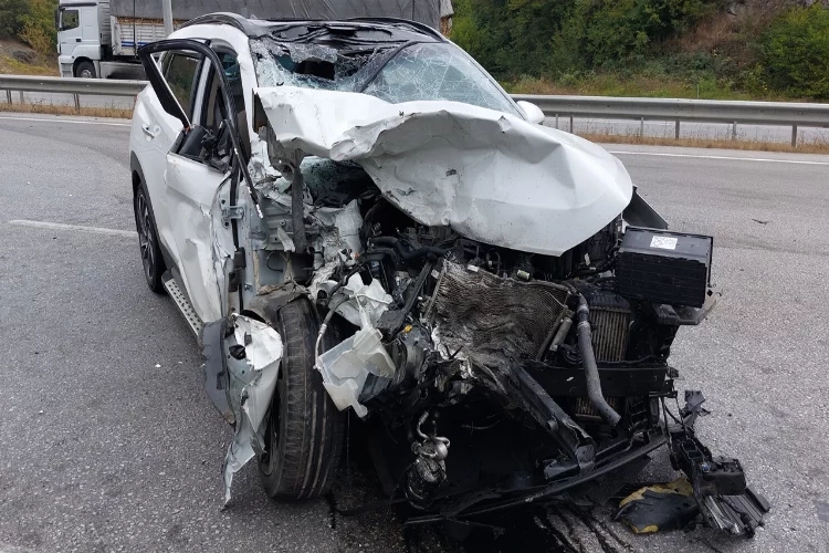 Samsun'da otomobil akaryakıt tankerine çarptı haberinin görseli