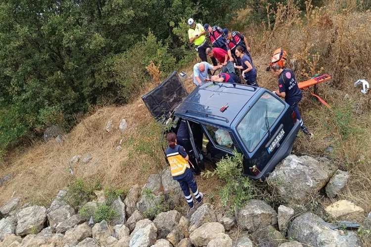 Safranbolu’da kontrolden çıkan otomobil şarampole uçtu haberinin görseli