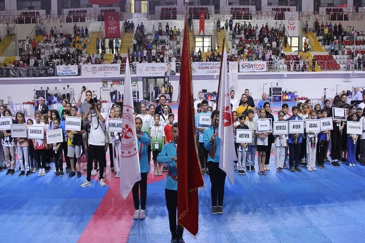 Minikler Türkiye Tekvando Şampiyonası devam ediyor haberinin görseli