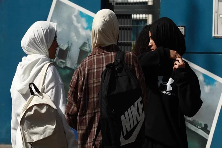 Fransa'daki okulların gerçek sorunları uzun elbise yasağıyla gölgede kaldı haberinin görseli