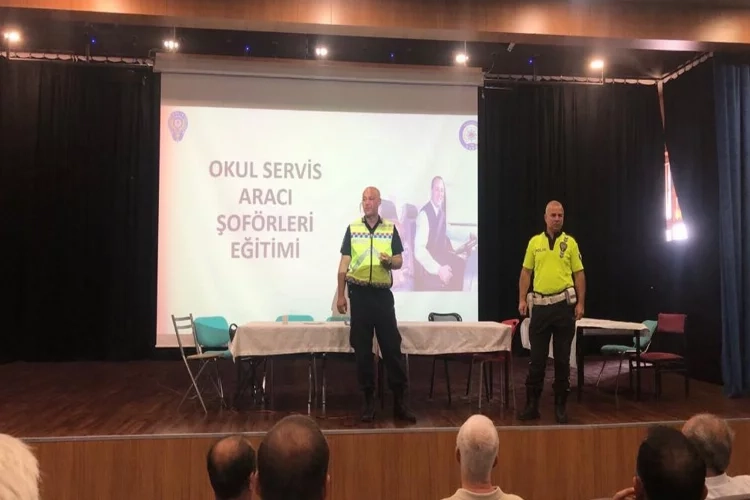 İzmir’de öğrencileri taşıyan servis şoförlerine eğitim verildi    haberinin görseli