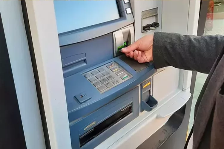Bankadan para çeken vatandaşları GPS ile takip edip gasp ettiler haberinin görseli