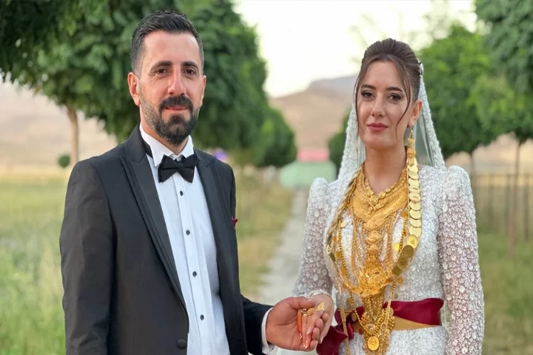 Hakkari’de geline kilolarca altın, damada ise 2 milyon TL takıldı haberinin görseli