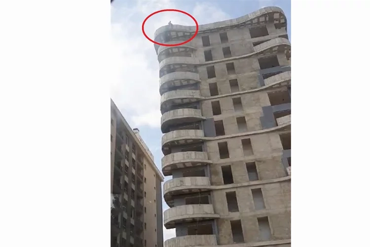 Samsun’da intihar girişimi: 11 katlı binanın çatısına çıktı haberinin görseli