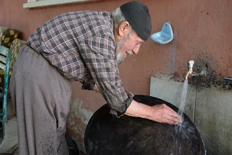 Dede mesleğini 73 yıldır devam ettiriyor