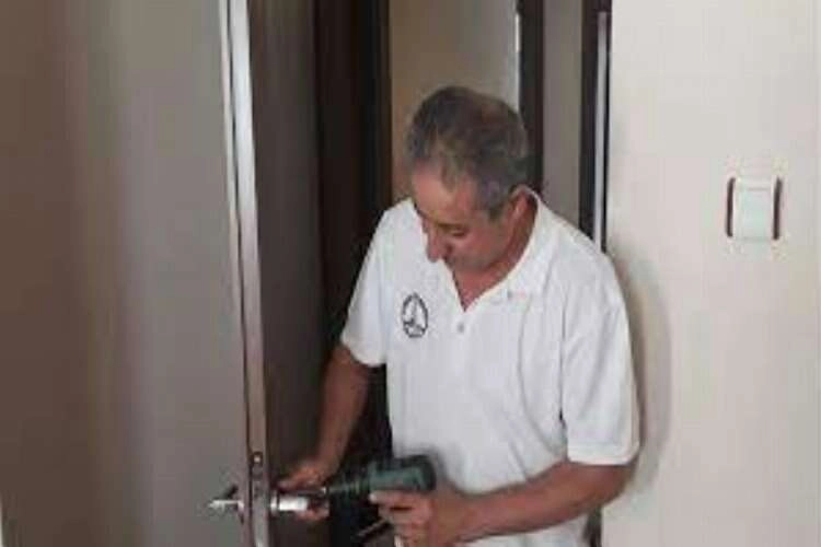 Karşıyaka Belediyesi’nden 65 yaş ve üzeri için atak… Binden fazla haneye koştular haberinin görseli