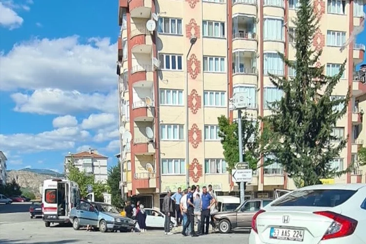 Kastamonu’da 3 aracın karıştığı trafik kazası! haberinin görseli