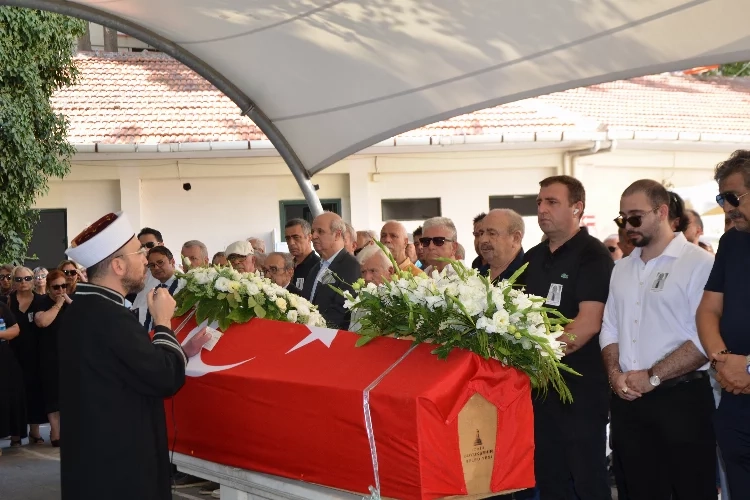 Duayen gazeteci Çapman son yolculuğuna uğurlandı haberinin görseli