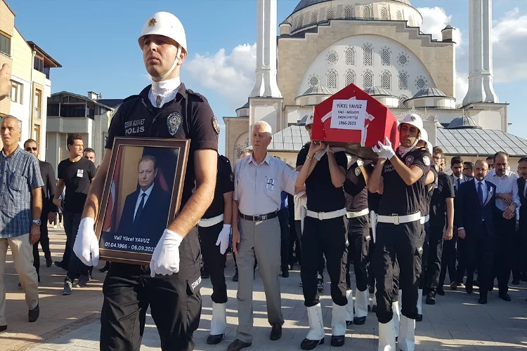 Yücel Yavuz, memleketinde toprağa verildi haberinin görseli