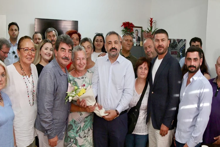 CHP’li Aslanoğlu Foça İlçe Örgütünü ziyaret etti haberinin görseli