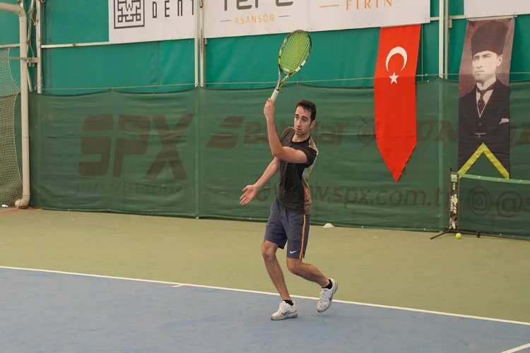 Eskişehir’de tenis turnuvasında yarı final heyecanı