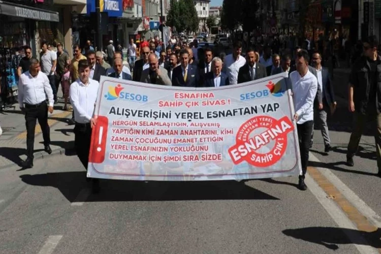 Sivas'ta protokol, küçük esnaf için yürüdü haberinin görseli