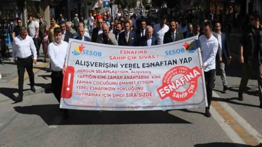 Sivas'ta protokol, küçük esnaf için yürüdü haberinin görseli