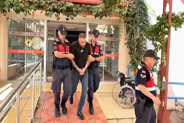 Denizli’de hırsız yakalanmamak için parka giydi haberinin görseli