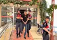 Denizli’de hırsız yakalanmamak için parka giydi