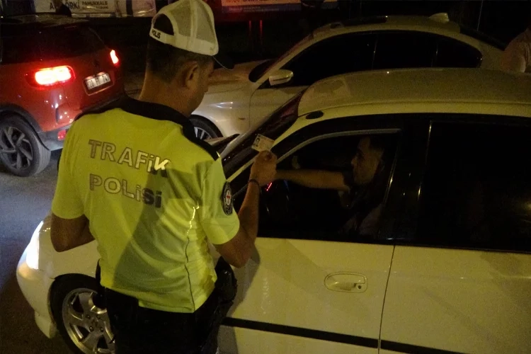 Denizli’de bir araç denetimden kaçmak isterken başka araca çarptı haberinin görseli