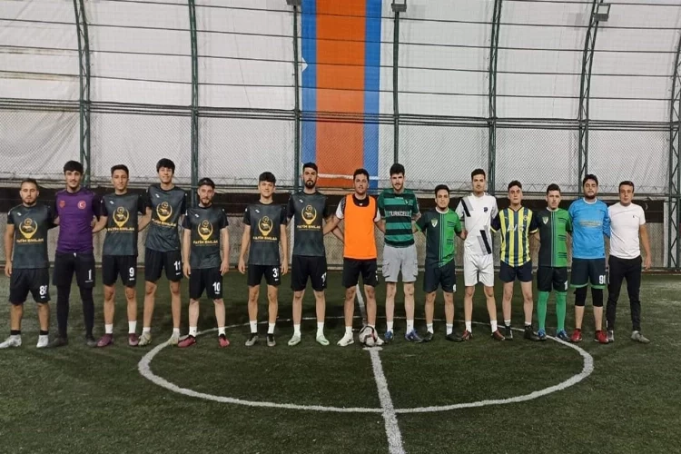 Denizli’de 100. yıl için yeşil sahada buluştular haberinin görseli